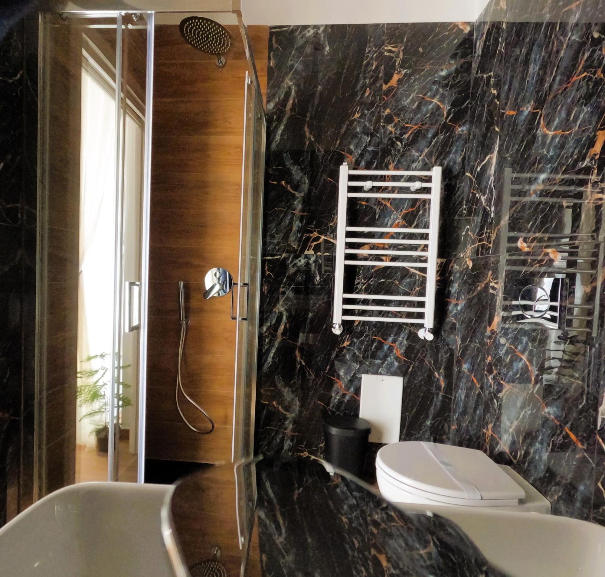 Blackwoody Contemporary Rooms - Napoli Centro Storico Extérieur photo